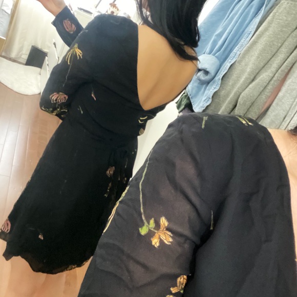 *SOLD* Brand New Aritzia Black Dress - Picture 4 of 8